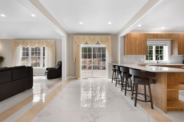 60 Shufelt Rd, Walpole, MA 02071