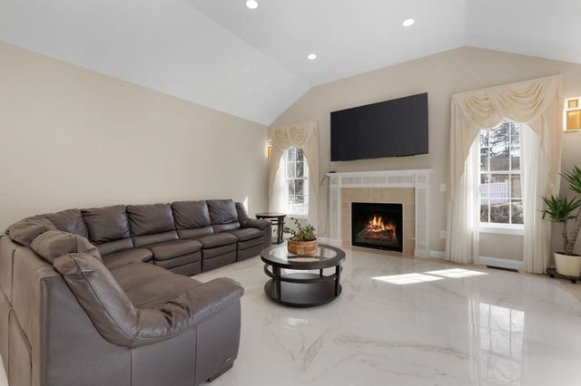 60 Shufelt Rd, Walpole, MA 02071