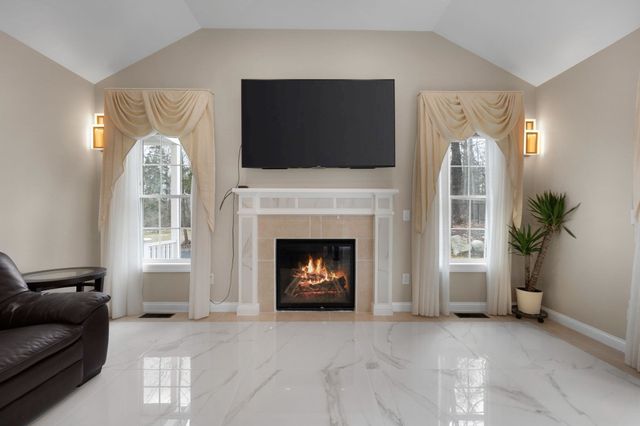 60 Shufelt Rd, Walpole, MA 02071