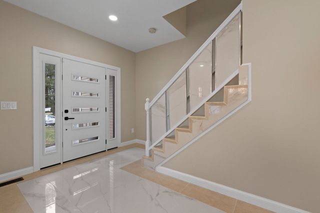 60 Shufelt Rd, Walpole, MA 02071