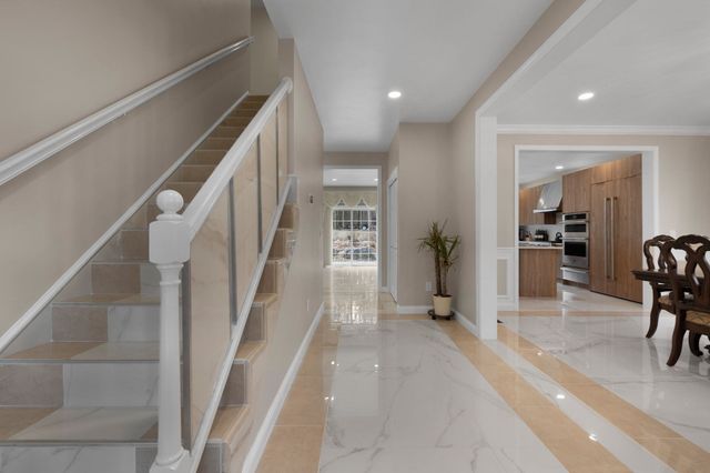60 Shufelt Rd, Walpole, MA 02071