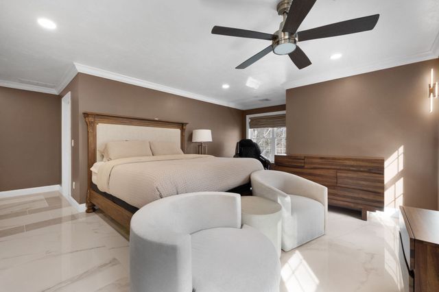 60 Shufelt Rd, Walpole, MA 02071