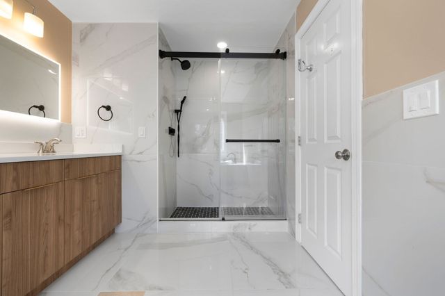 60 Shufelt Rd, Walpole, MA 02071