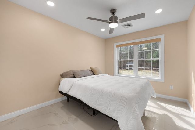 60 Shufelt Rd, Walpole, MA 02071