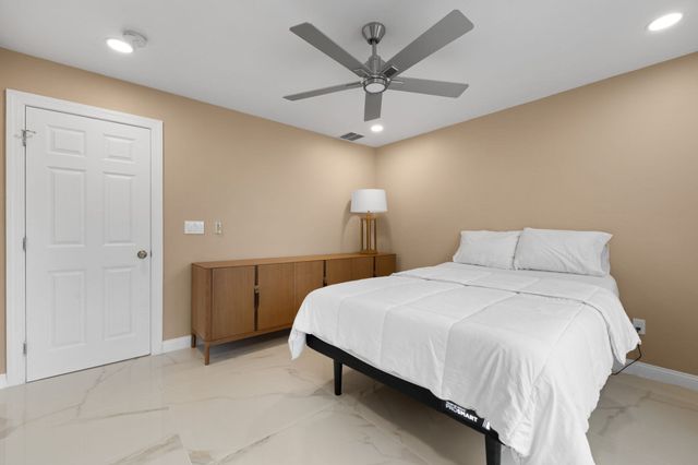 60 Shufelt Rd, Walpole, MA 02071