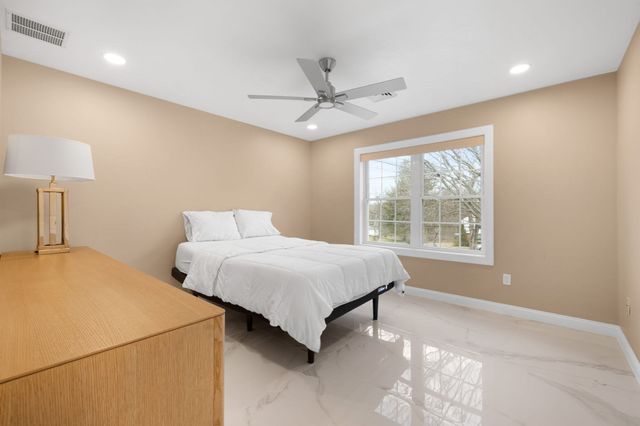 60 Shufelt Rd, Walpole, MA 02071