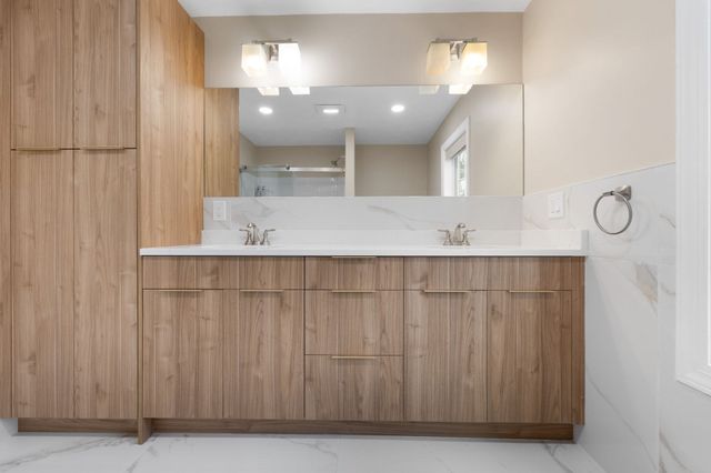 60 Shufelt Rd, Walpole, MA 02071