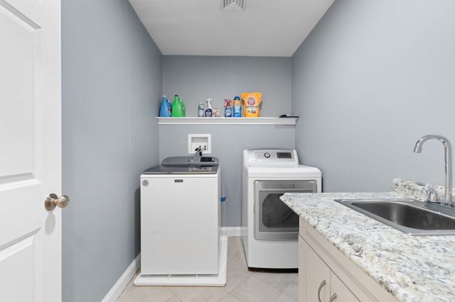 60 Shufelt Rd, Walpole, MA 02071