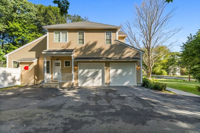 60 Shufelt Rd, Walpole, MA 02071