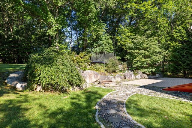 60 Shufelt Rd, Walpole, MA 02071