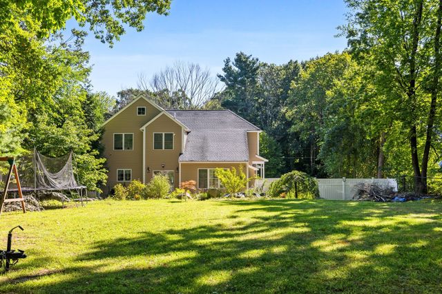 60 Shufelt Rd, Walpole, MA 02071