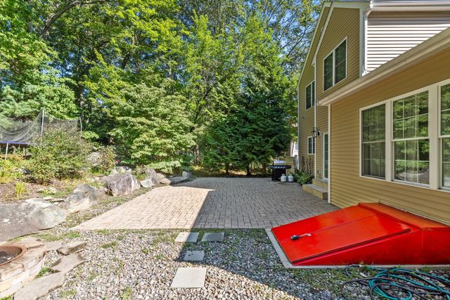 60 Shufelt Rd, Walpole, MA 02071