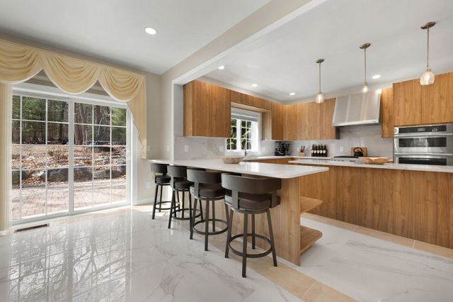 60 Shufelt Rd, Walpole, MA 02071