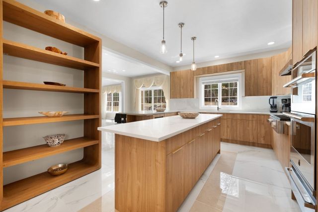 60 Shufelt Rd, Walpole, MA 02071
