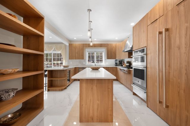 60 Shufelt Rd, Walpole, MA 02071