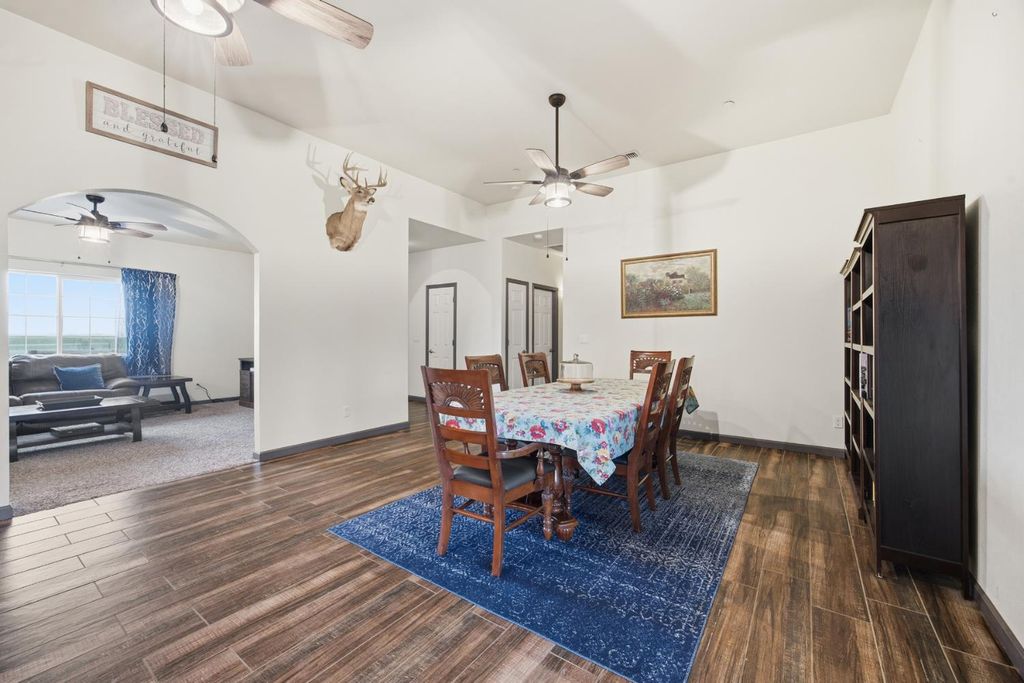 Image 12 of property listing at 36685 Avenue 15, Madera, CA 93636