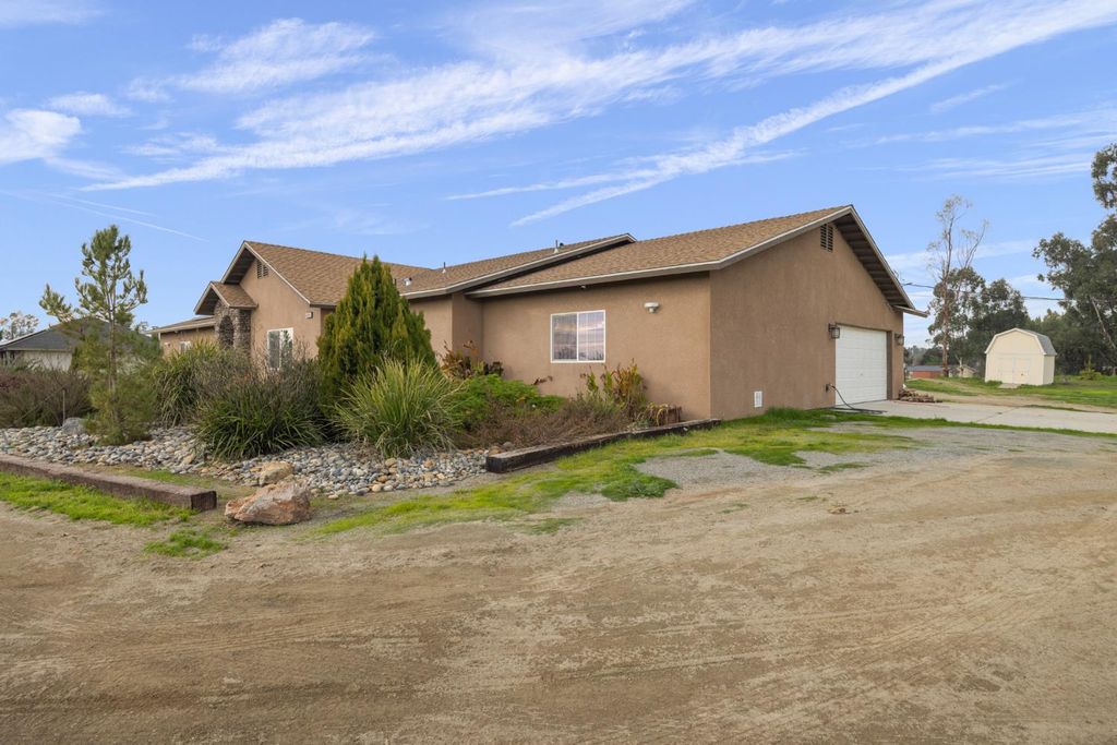 Image 3 of property listing at 36685 Avenue 15, Madera, CA 93636