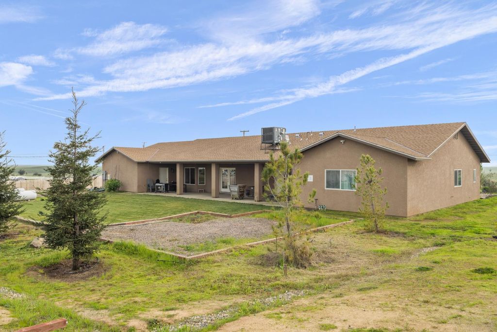 Image 34 of property listing at 36685 Avenue 15, Madera, CA 93636