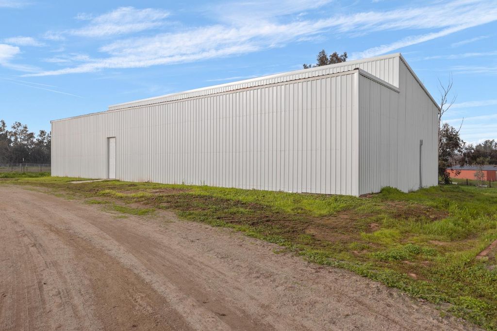 Image 38 of property listing at 36685 Avenue 15, Madera, CA 93636