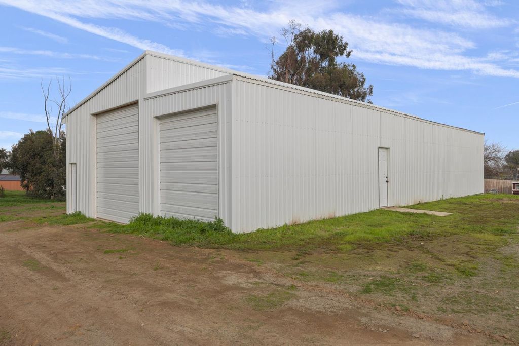 Image 39 of property listing at 36685 Avenue 15, Madera, CA 93636