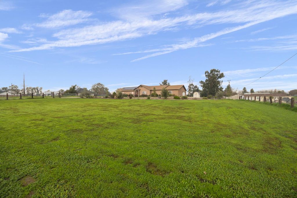 Image 48 of property listing at 36685 Avenue 15, Madera, CA 93636