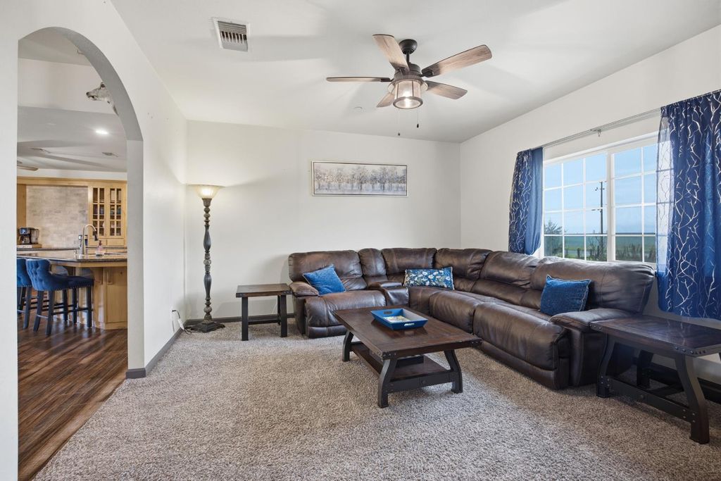 Image 9 of property listing at 36685 Avenue 15, Madera, CA 93636