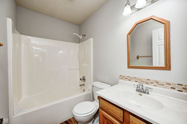 2102 Yosemite Drive, Lebanon, IN 46052