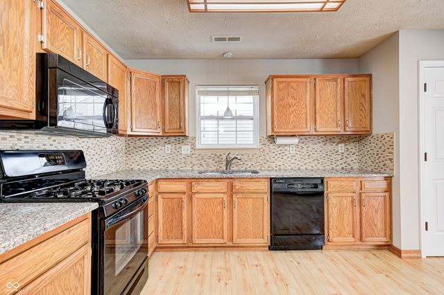 2102 Yosemite Drive, Lebanon, IN 46052