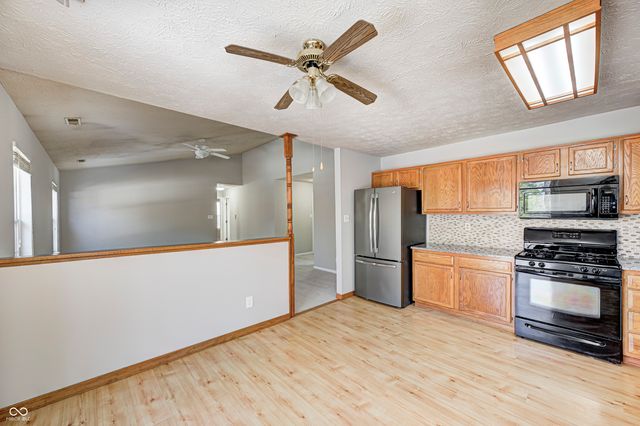 2102 Yosemite Drive, Lebanon, IN 46052