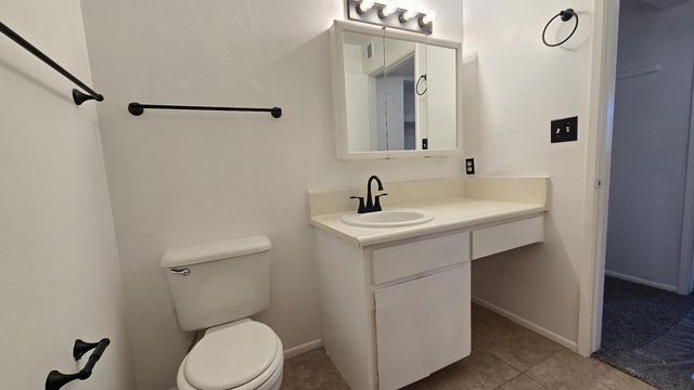 4917 N 73rd Street Apt 17, Scottsdale, AZ 85251