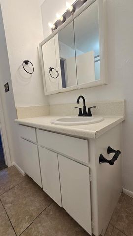 4917 N 73rd Street Apt 17, Scottsdale, AZ 85251