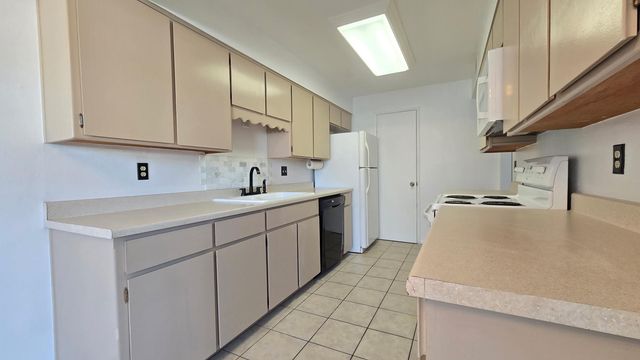 4917 N 73rd Street Apt 17, Scottsdale, AZ 85251