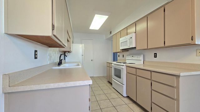 4917 N 73rd Street Apt 17, Scottsdale, AZ 85251