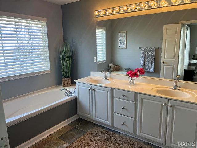 765 Turrentine Trail, Creve Coeur, MO 63141