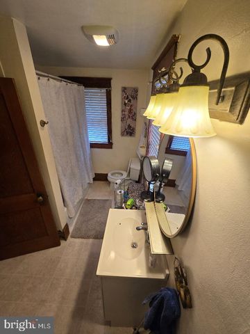 201 S BARBARA ST, Mount Joy, PA 17552