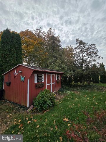 201 S BARBARA ST, Mount Joy, PA 17552