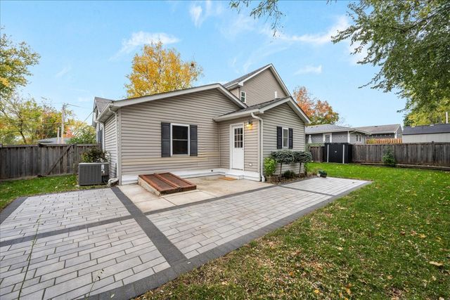 907 Ohio Avenue, St. Charles, IL 60174