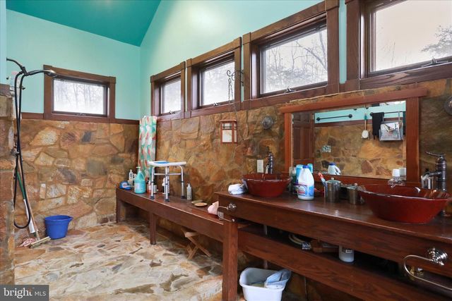 1052 OPEQUON LN, Kearneysville, WV 25430