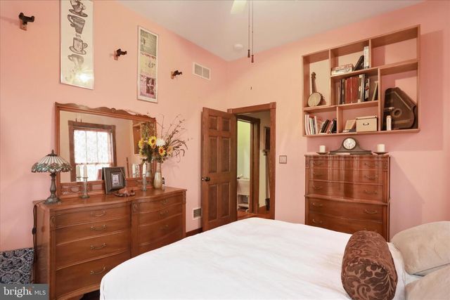 1052 OPEQUON LN, Kearneysville, WV 25430