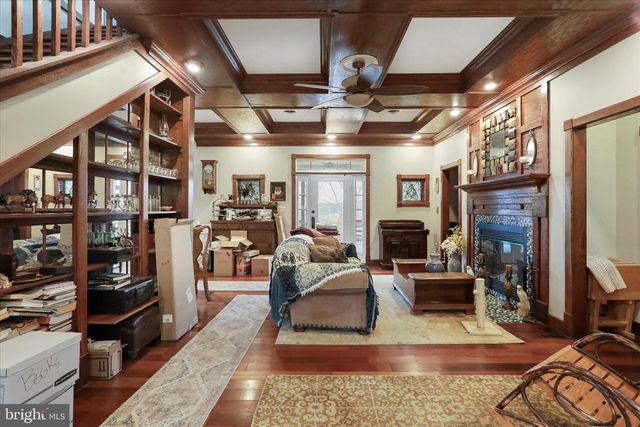 1052 OPEQUON LN, Kearneysville, WV 25430