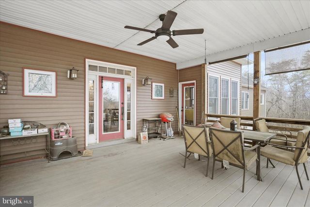 1052 OPEQUON LN, Kearneysville, WV 25430