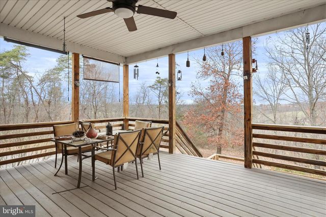 1052 OPEQUON LN, Kearneysville, WV 25430