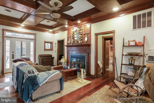 1052 OPEQUON LN, Kearneysville, WV 25430