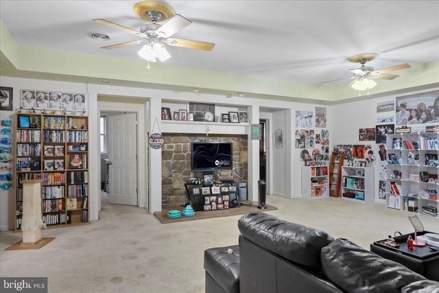 1052 OPEQUON LN, Kearneysville, WV 25430