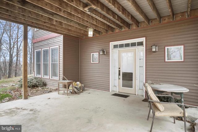 1052 OPEQUON LN, Kearneysville, WV 25430