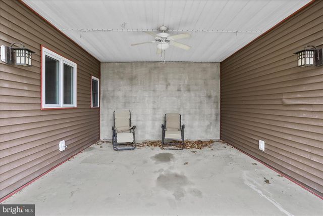 1052 OPEQUON LN, Kearneysville, WV 25430