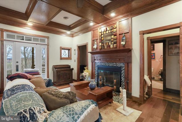 1052 OPEQUON LN, Kearneysville, WV 25430