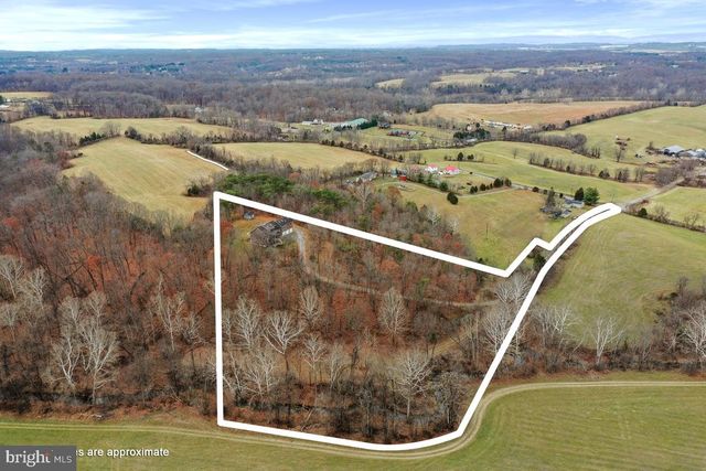 1052 OPEQUON LN, Kearneysville, WV 25430