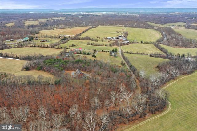 1052 OPEQUON LN, Kearneysville, WV 25430