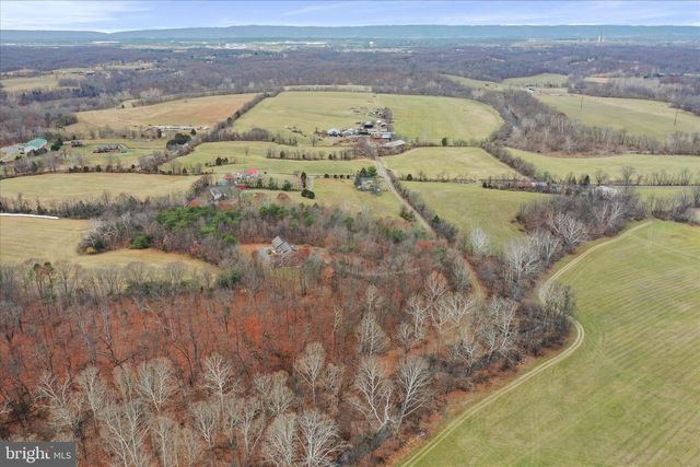 1052 OPEQUON LN, Kearneysville, WV 25430